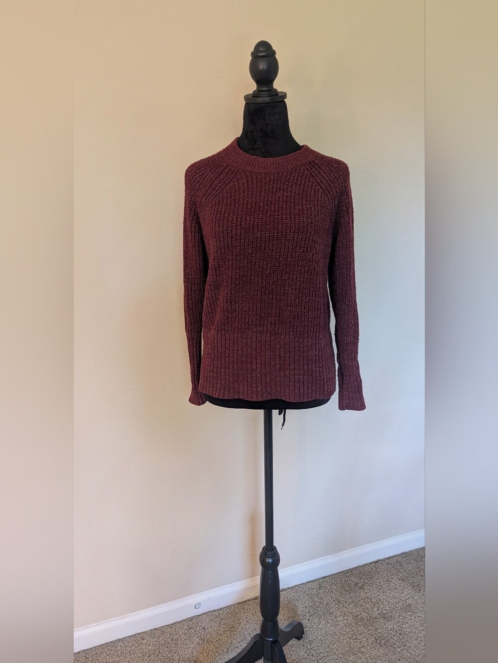 Classic Ribbed Crewneck Sweater in Burgundy